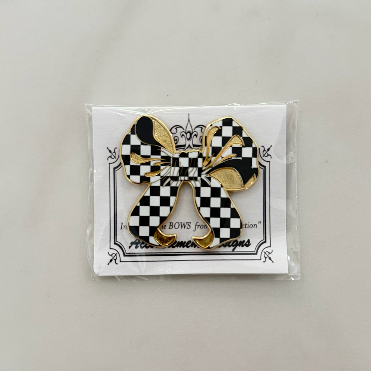 Checkered Bow Needle Minder