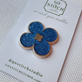 Lapis Lazuli Glitter Clover Needleminder